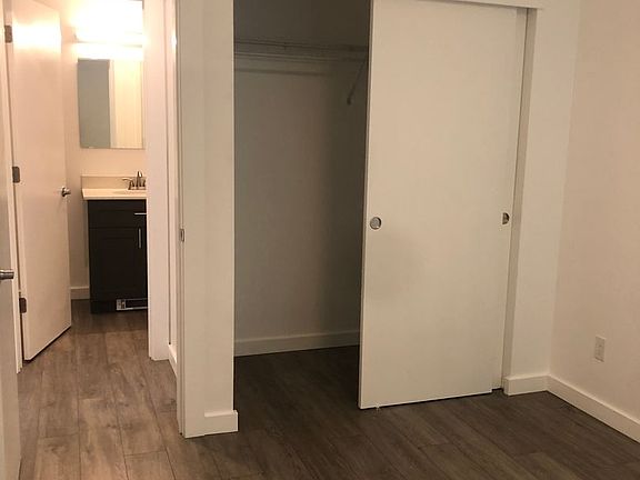 4th image of 411 Harvard Ave E #5