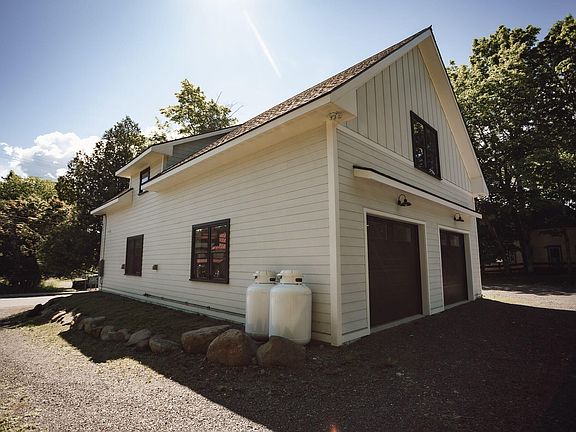 4th image of 36 Pleasant Street