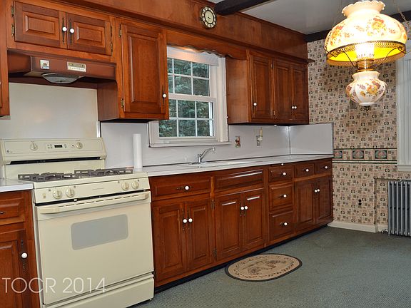 5th image of 168 Irving St