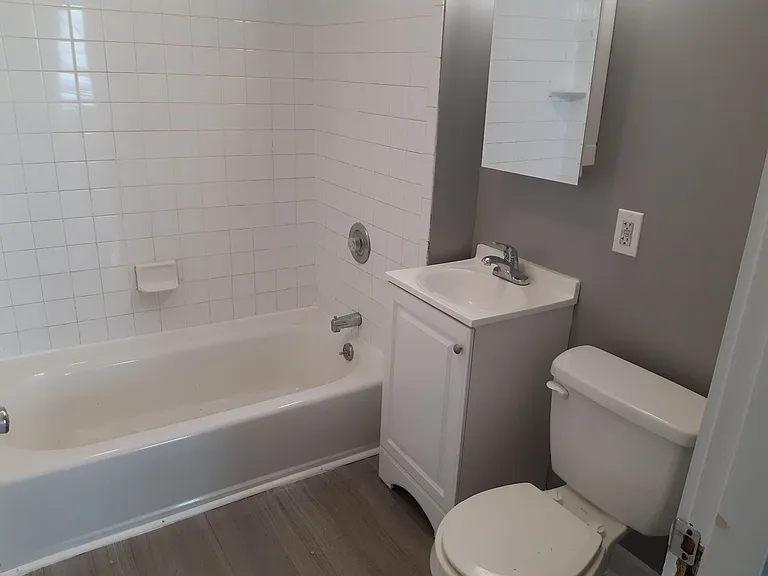 220 Fernwood Ave — Photo 10
