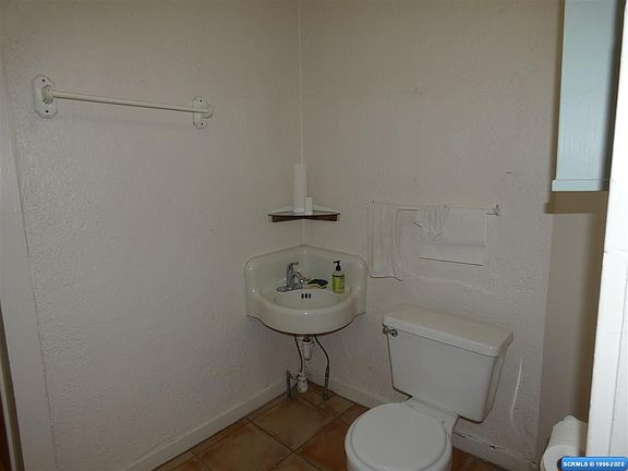 5th image of 309 W Market St
