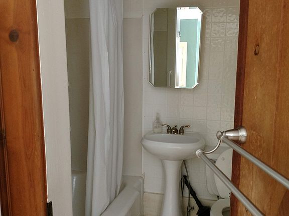 3rd image of 272 W Willow St Unit 1