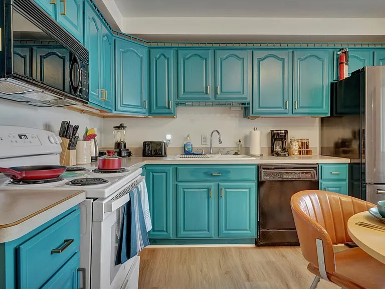 457 E Hurst Dr — Photo 14