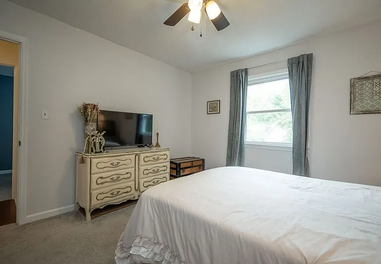 281 Rhodes Dr — Photo 18