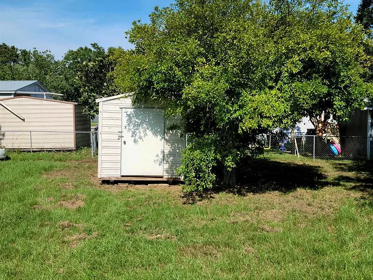 426 Robin Cir — Photo 13