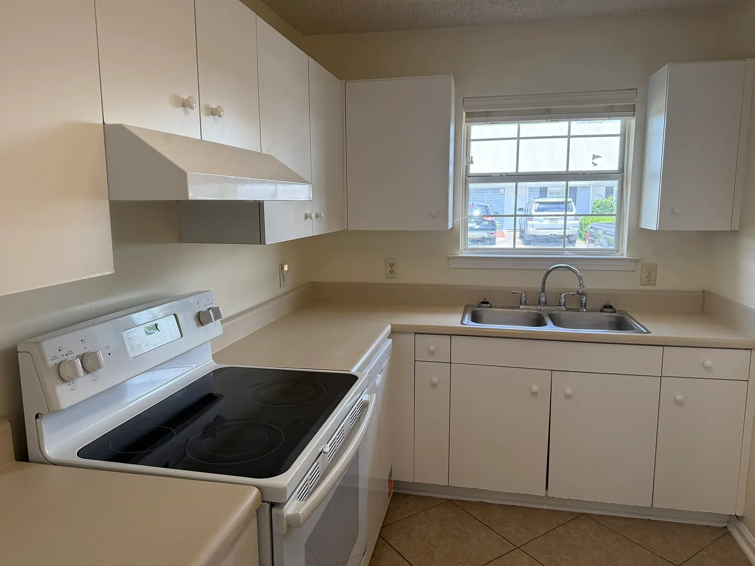 2 bed, 1066 sqft, $1,200 — Photo 3