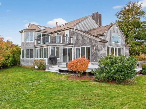 15 Hedge Lane, Falmouth, MA 02540