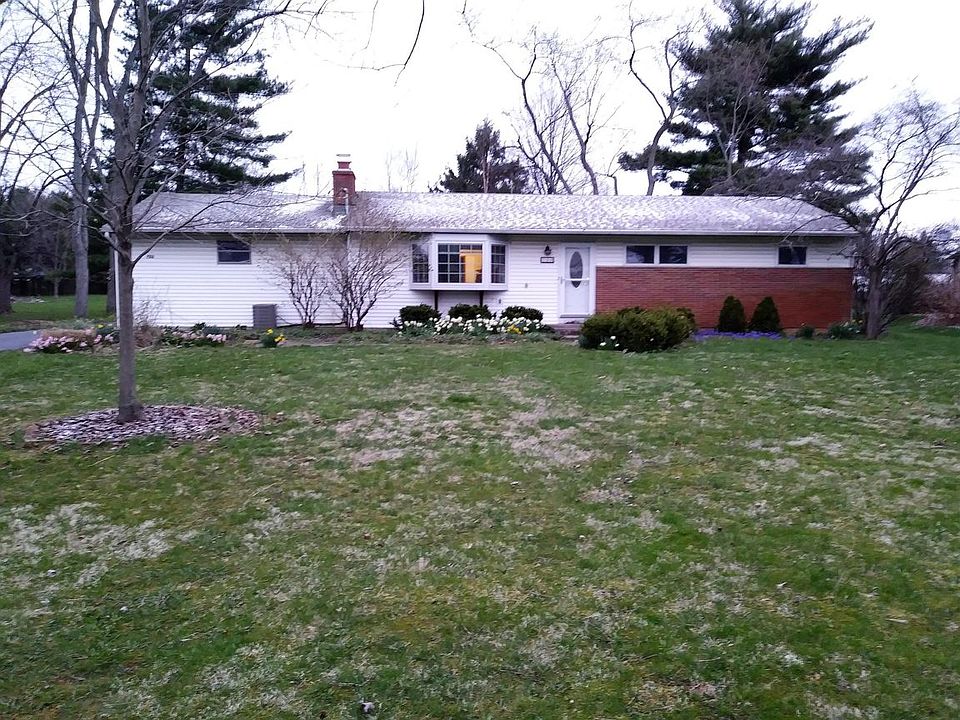 1st image of 722 E College Ave