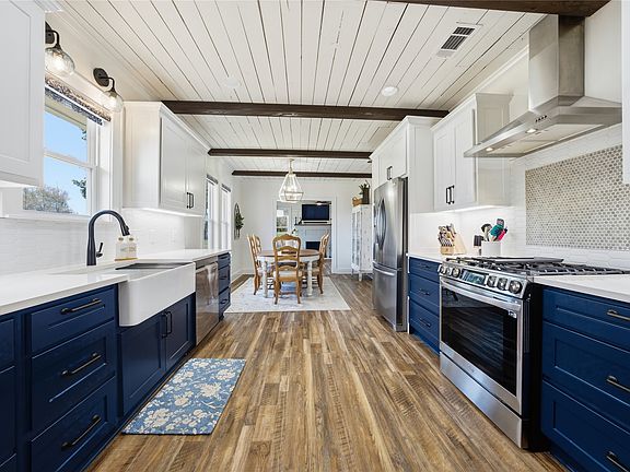 5th image of 904 E College St