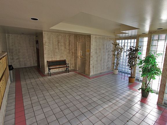 3rd image of 19350 Saticoy St #112