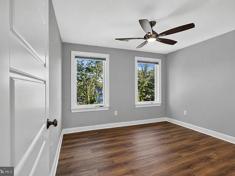 21 E Redman Ave — Photo 63