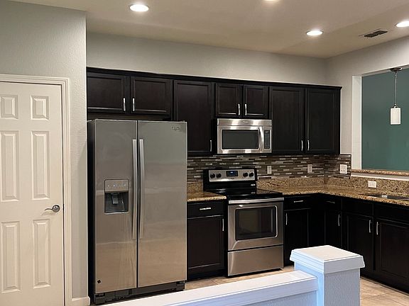 2nd image of 6815 Roundleaf Dr