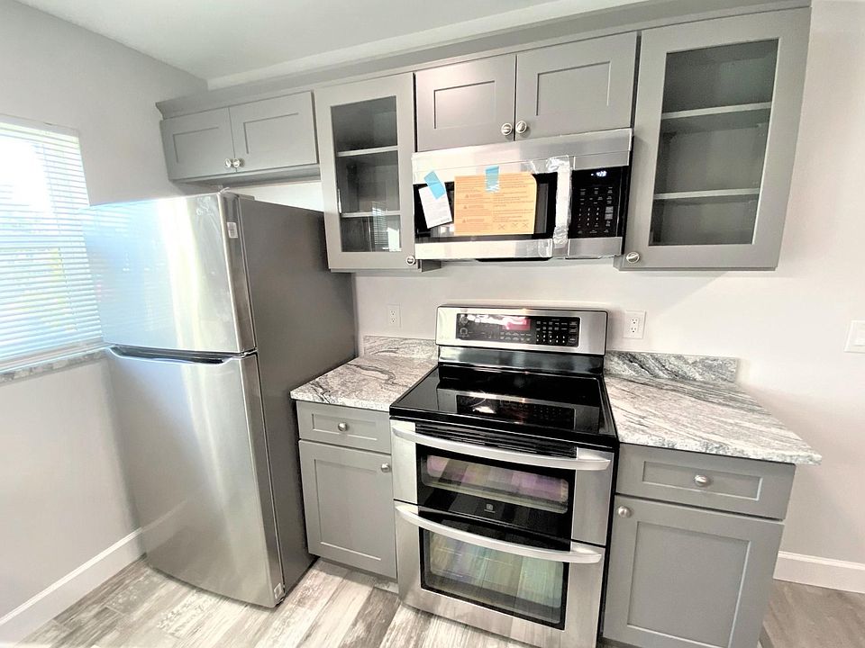 1st image of 150 41st Ave N #105