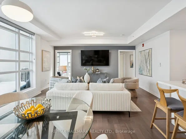 10 Concord Pl #409, Grimsby, ON L3M 0G6