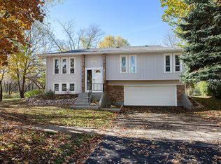 301 Malibu Dr, Bolingbrook, IL 60440