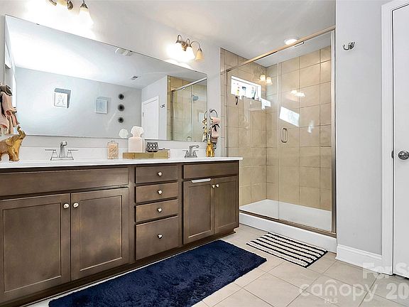 4th image of 238 Johnston Dr