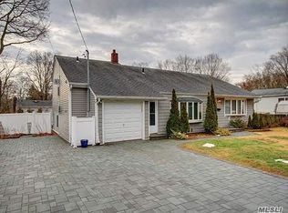 40 Magerus St, Huntington Station, NY 11746
