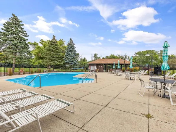 6100 West Stonehedge DRIVE #141, Greenfield, WI 53220