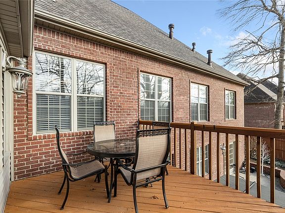 5th image of 2712 Taylor Dr