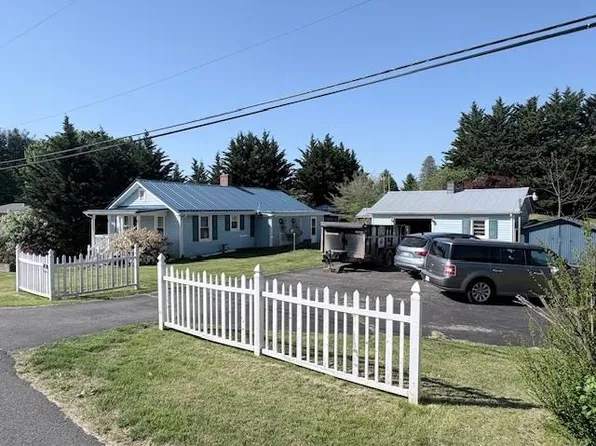 417 Oakwood Ave, Dublin, VA 24084