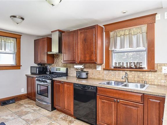 3rd image of 287 Woodland Ave