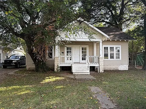 406 E 8th St Photo 1