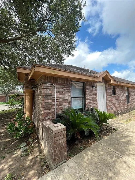 2 bed, 2.5 bath, 910 sqft, $850 — Photo 1