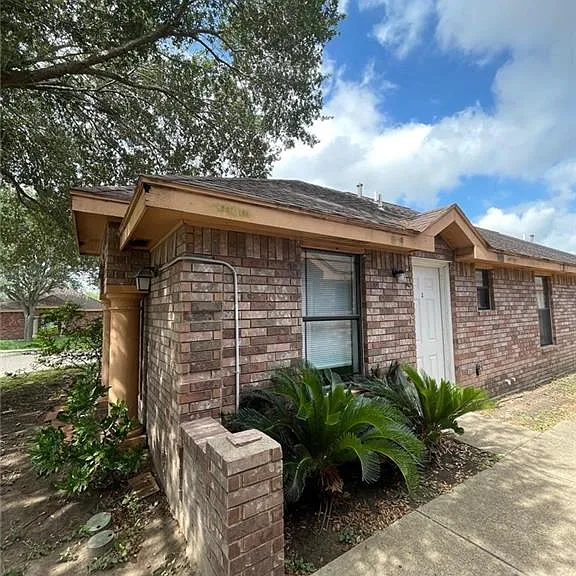 1806 S Ironwood St — Photo 1