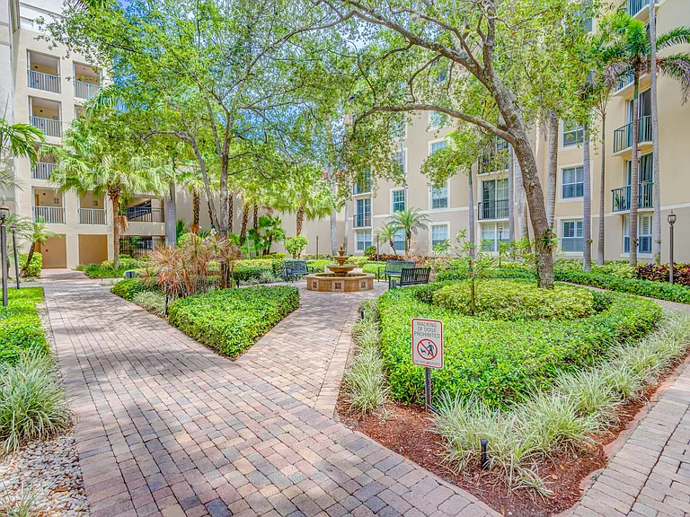 630 Sapodilla Ave #112 — Photo 34