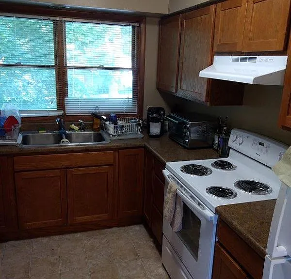809 E Davenport St — Photo 2