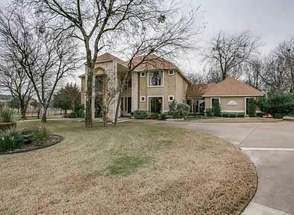 3rd image of 165 Brookbend Dr