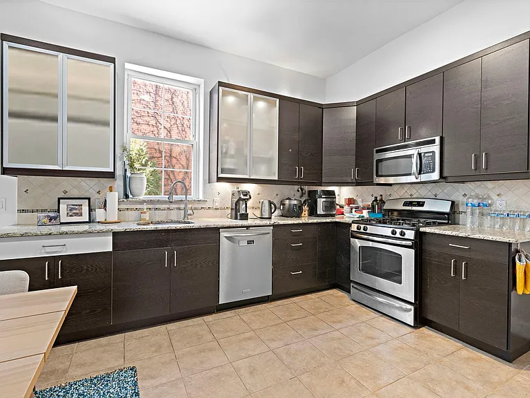 105 Erie St #1 — Photo 9