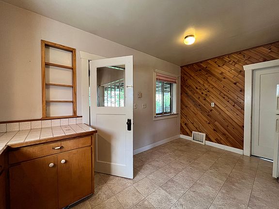 2nd image of 206 S 31st Ave
