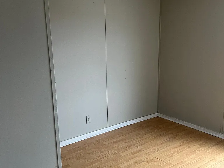 185 Middle Ave — Photo 10