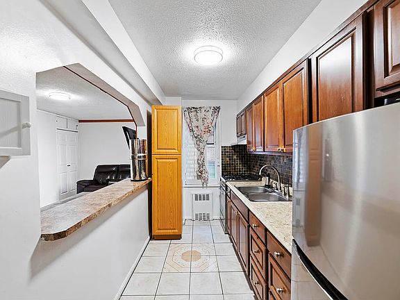 5th image of 3538 75th St APT 1B