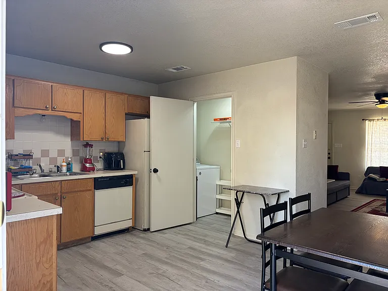 2812 Cantabrian Dr #B — Photo 11