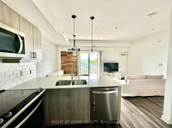 16 Markle Cres #516, Hamilton, ON L9G 0H4