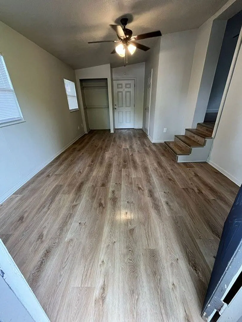 2/1 Renovated Manufactured Home w/ Bonus Room — Photo 2