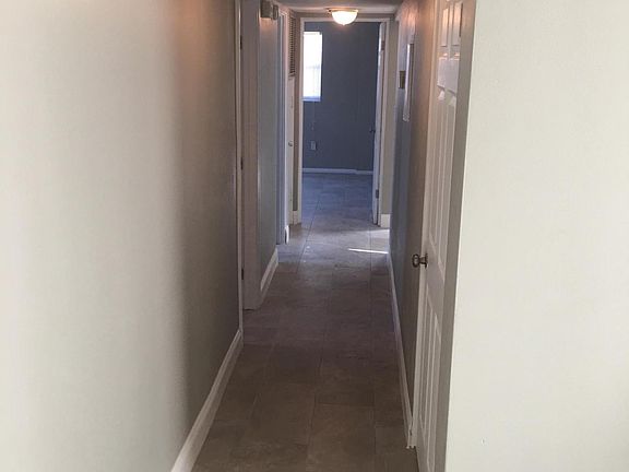 3rd image of 1104 Solana Ave Ste A