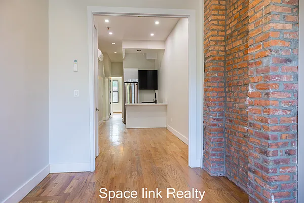 Rented by Space Link Realty | media 12