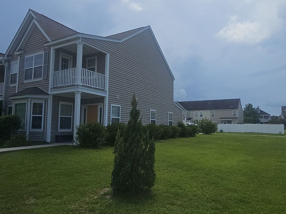 1st image of 149 Fairgreen St
