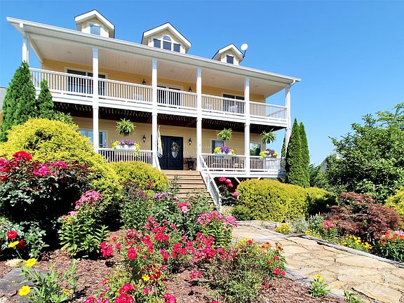 2nd image of 406 Everview Ln
