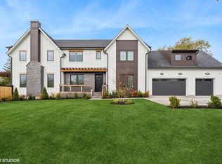 2411 Woodlawn Rd, Northbrook, IL 60062