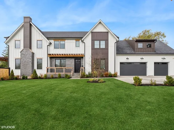 2411 Woodlawn Rd, Northbrook, IL 60062