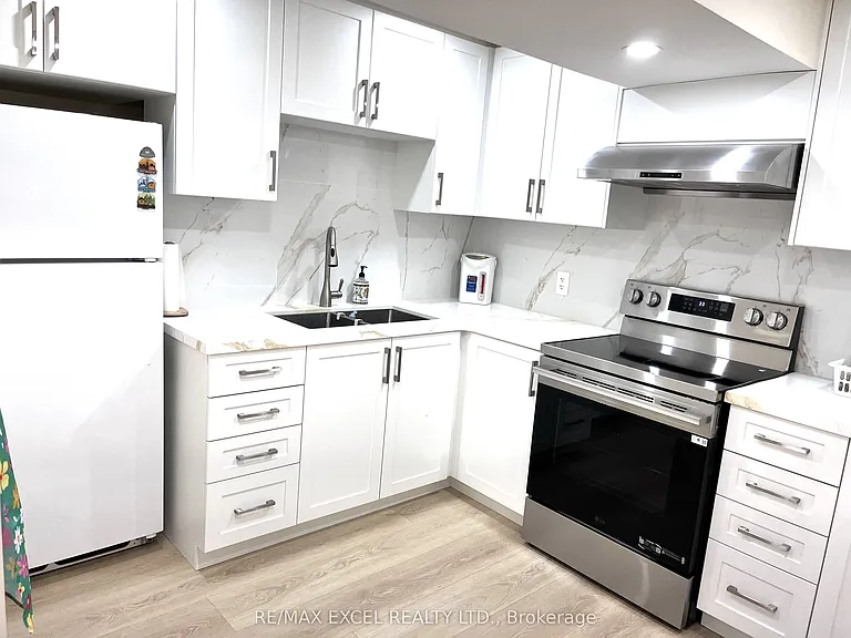 15 Leyburn Ave #BASEMENT — Photo 13