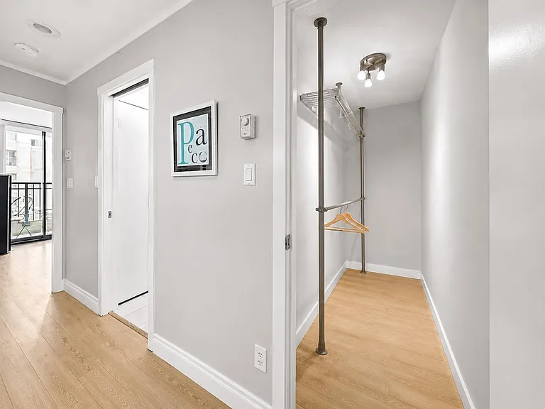 989 Richards St #605 — Photo 17