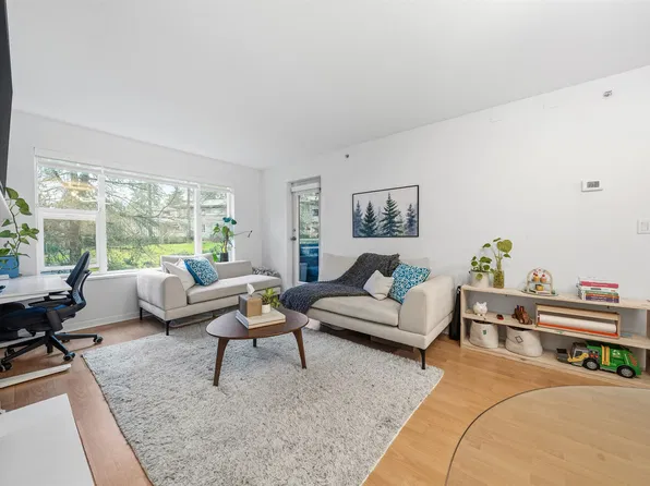 5281 Oakmount Cres #210, Burnaby, BC V5H 4S7
