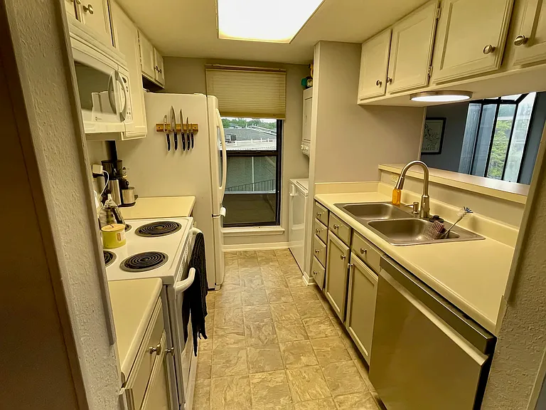 1510 W North Loop Blvd #324 — Photo 5