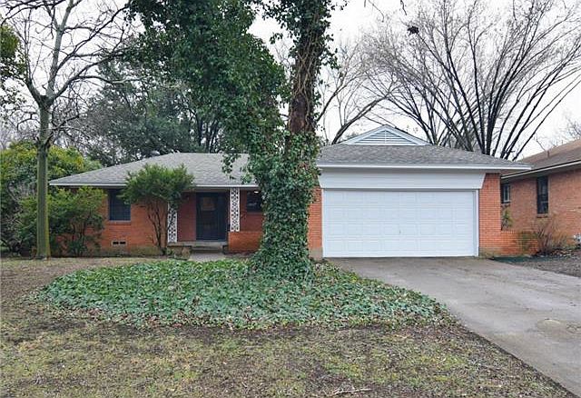 1st image of 2716 Woodmere Dr