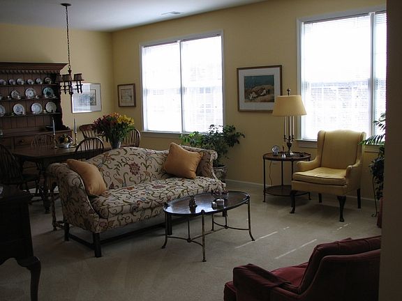 Living Rm / Dining Rm Combo